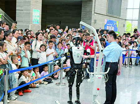科技赋能新劳动 “五一”科普不停歇