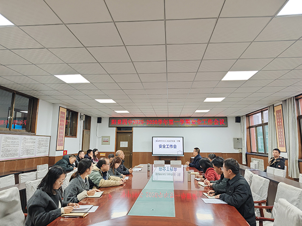 fb09c234a6f245b69355916f630495f4.jpg 封底_proc.jpg