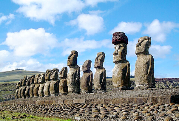 199d67d0784c4b1381c485434c314c84.jpg “摩艾”石像.jpg